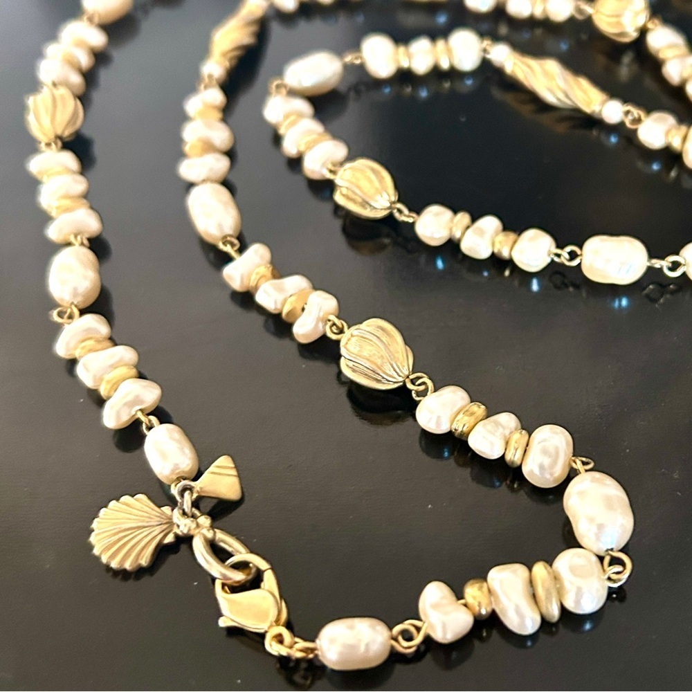 Vintage Liz Claiborne Pearl Necklace Gold Beads 38” Coastal Shell Charm 90s - Picture 3 of 16